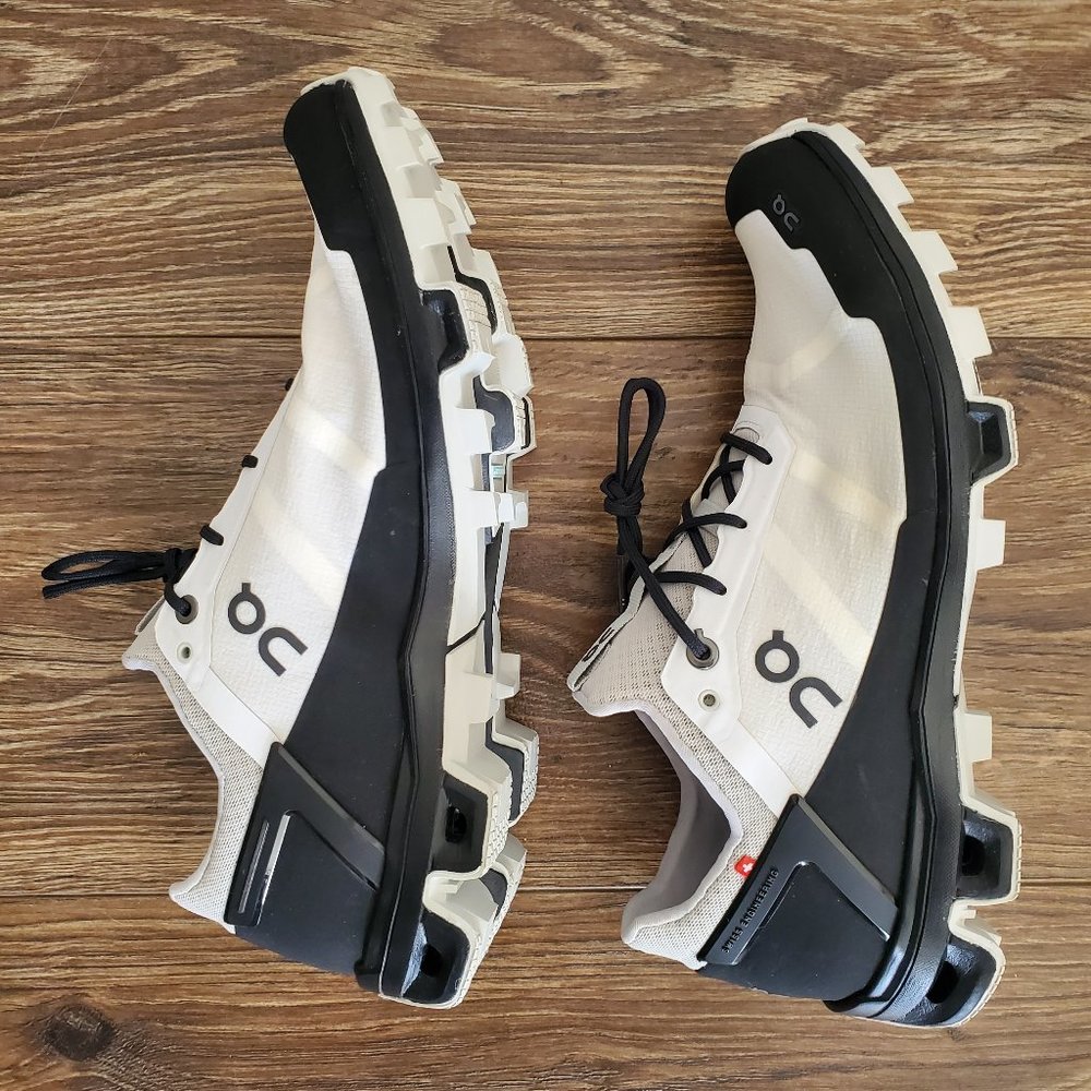 Brand new On Cloudventure Peak size 10.5